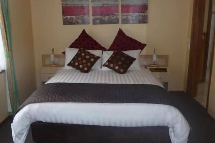 Room 2 of 36