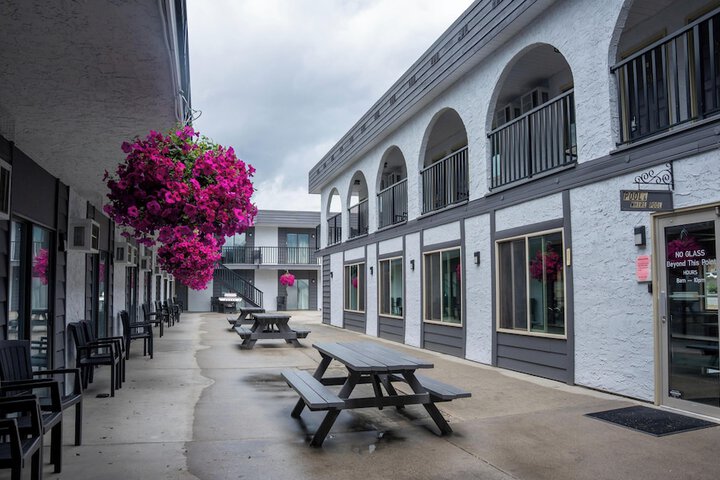 Hotel Exterior 41 of 42