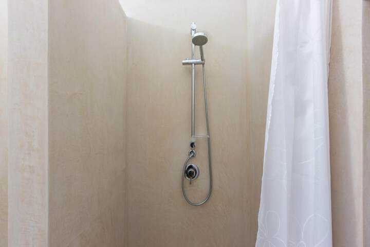 Room 34 of 51