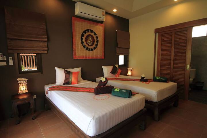Room 8 of 85