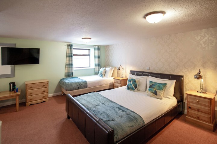 Room 25 of 42