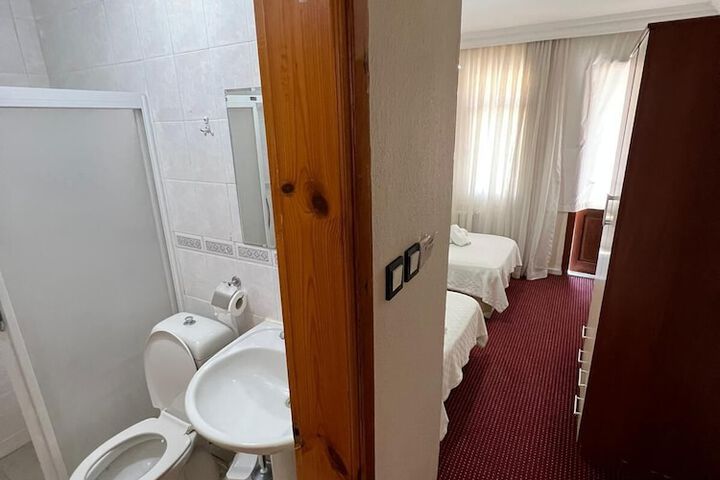 Room 7 of 11