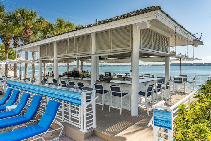 Poolside bar