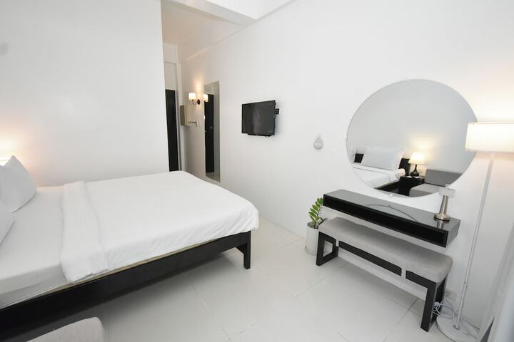 Room 13 of 37