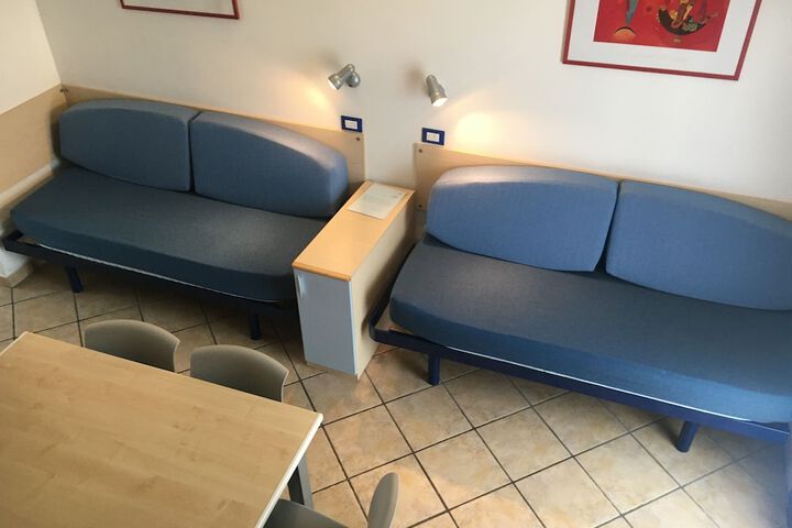 Room 10 of 40