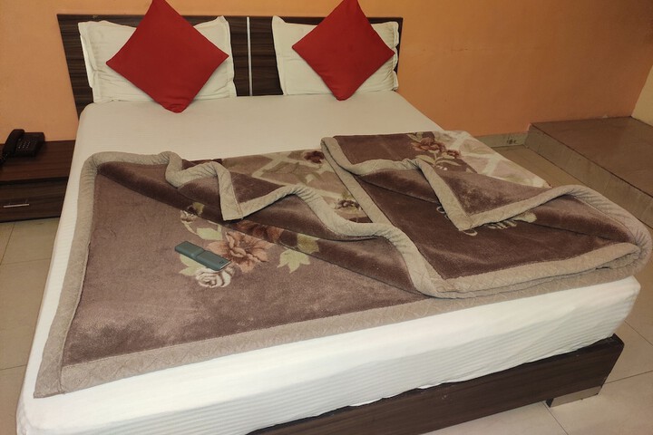 Room 2 of 7