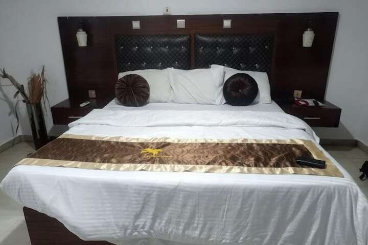 Room 2 of 56