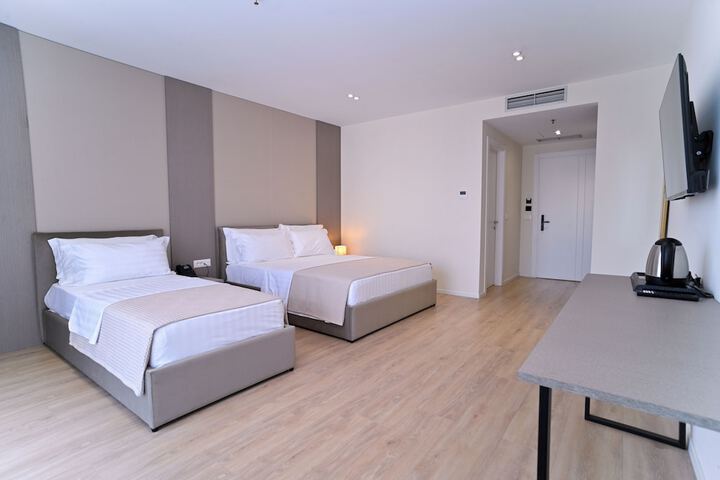 Room 6 of 26