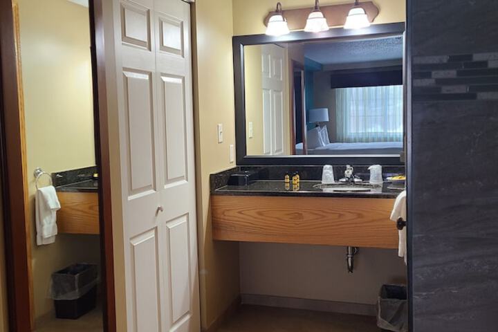 1 King Bed Accessible (39 of 54)