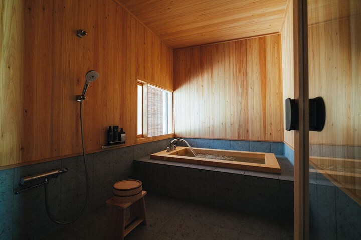 Room 16 of 32