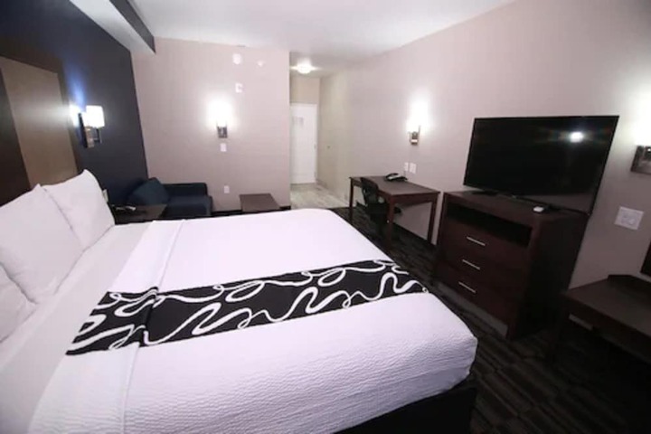 Suite King Size Bed (19 of 20)
