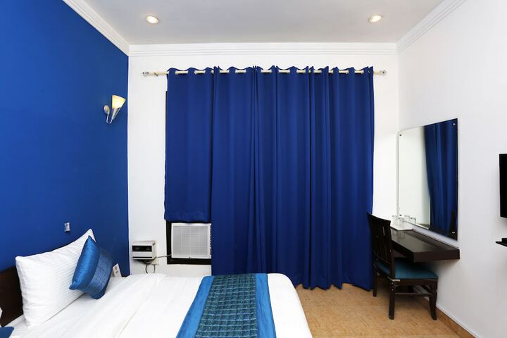 Room 14 of 15