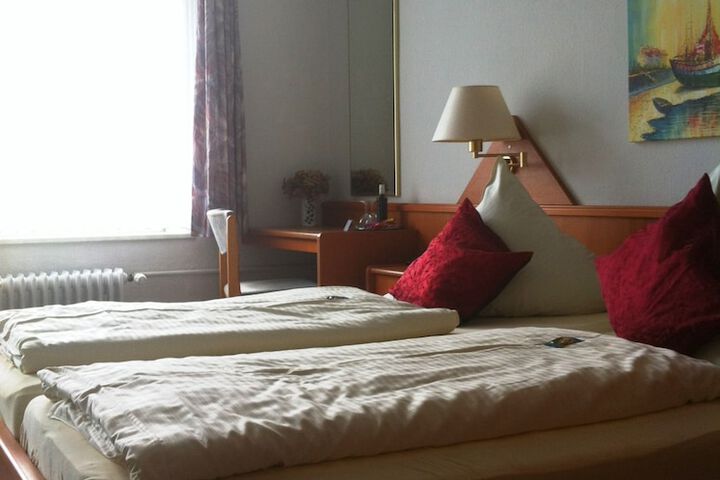 Room 5 of 40