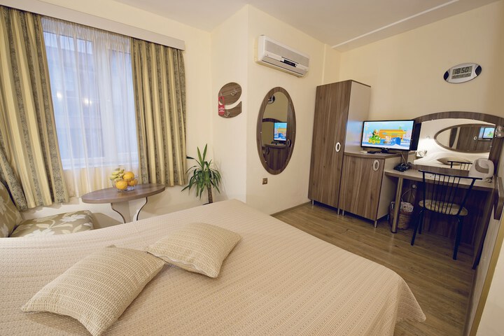 Room 7 of 25