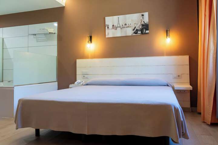Room 40 of 79