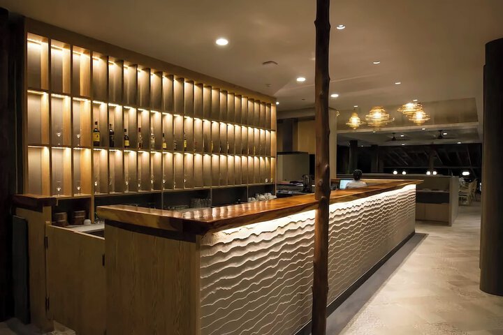 Lounge 77 of 97
