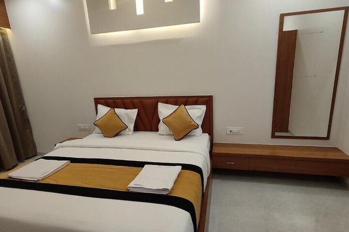 Room 13 of 36