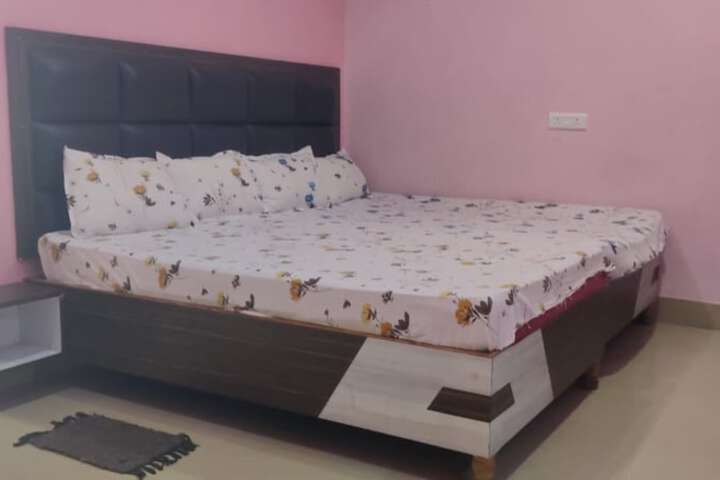 Room 7 of 13