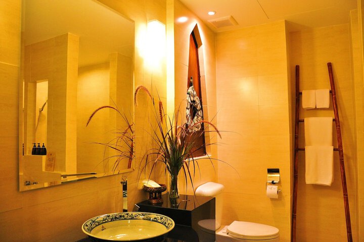 Room 28 of 65