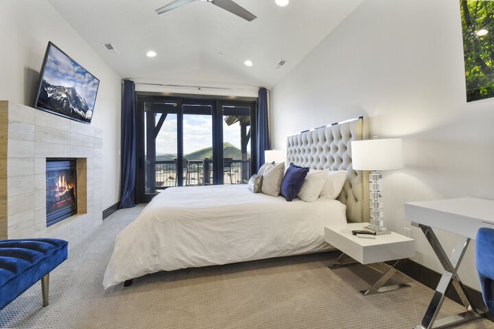 Room 2 of 36
