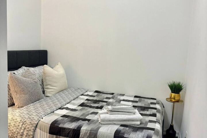Room 6 of 21