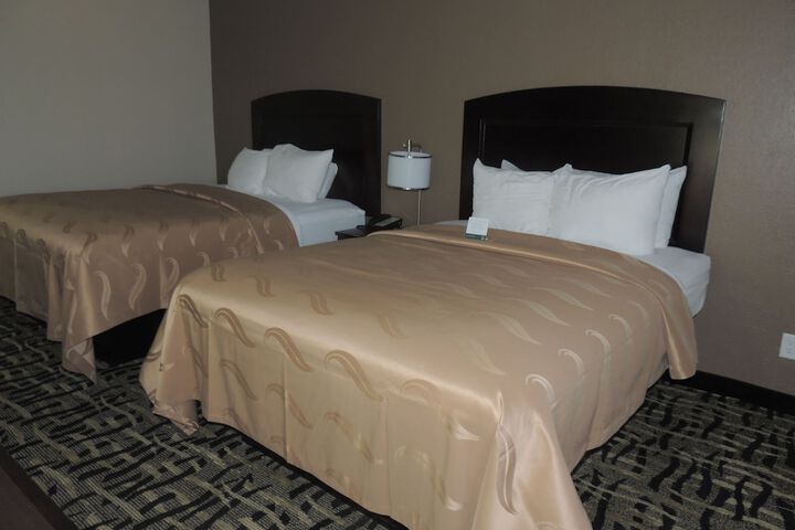 2 Queen Beds (4 of 19)