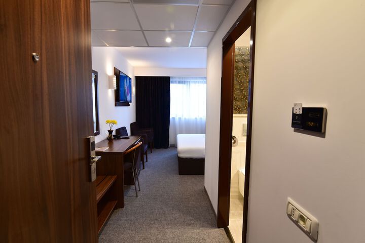 Room 22 of 36