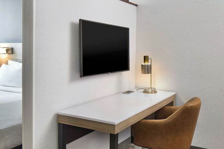 Room 34 of 108