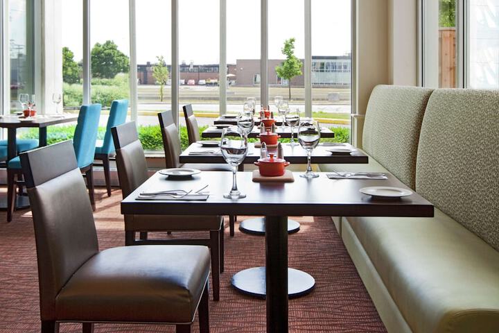 Dining 24 of 36