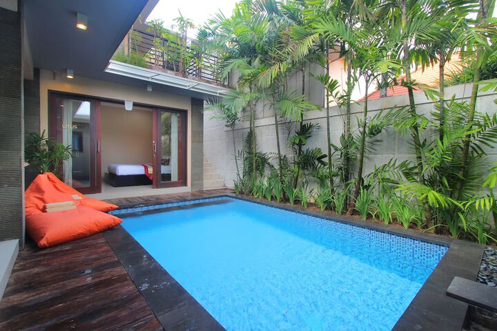 Hotel Pool