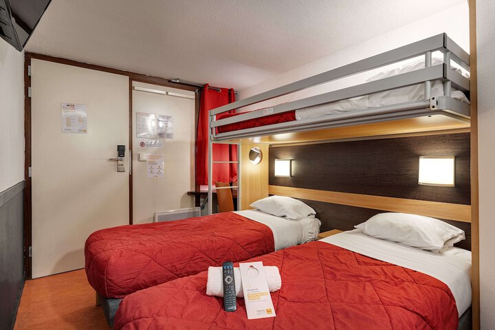 Room 8 of 30
