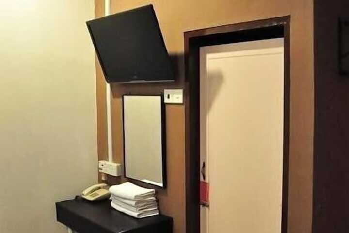 Room 18 of 34