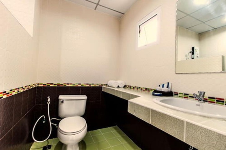 Room 7 of 11