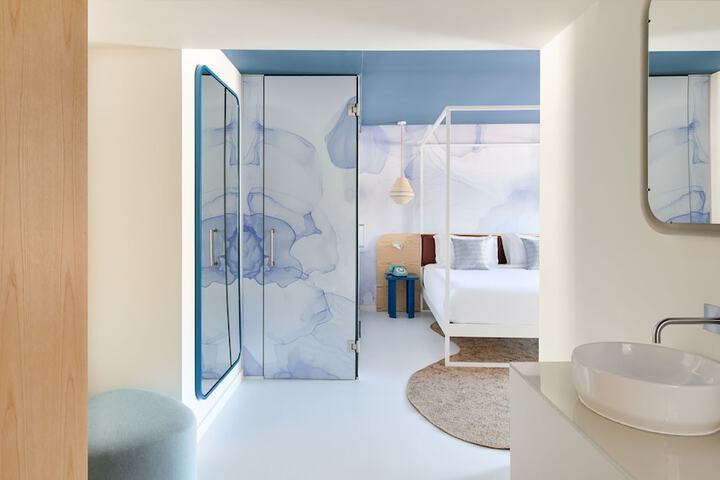 Room 8 of 117