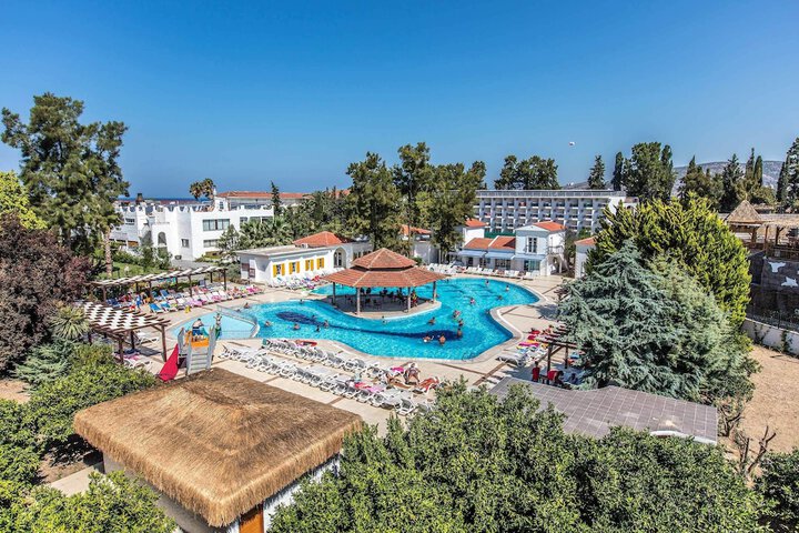 Hotel Pool