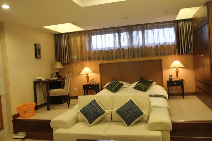Room 6 of 71