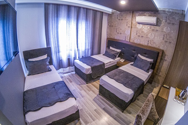 Room 8 of 11