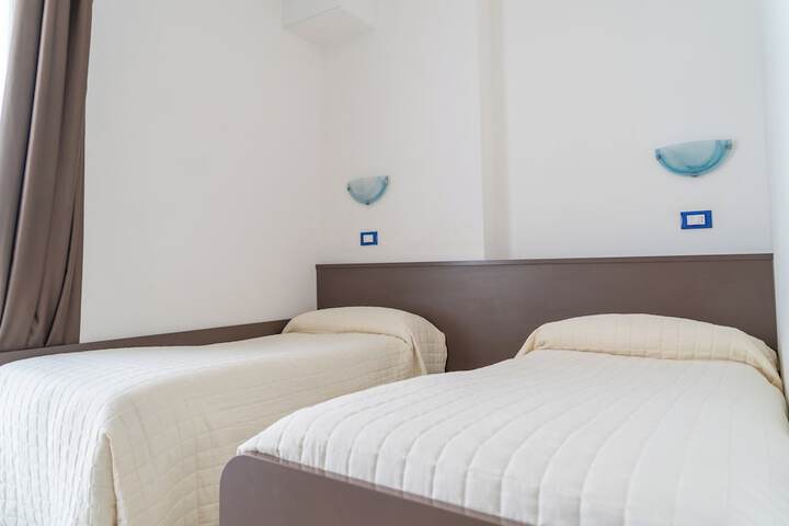 Room 9 of 49