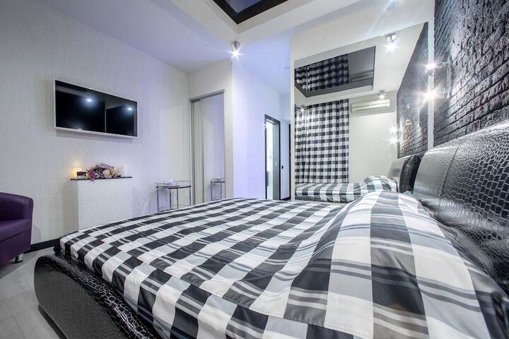Room 10 of 42