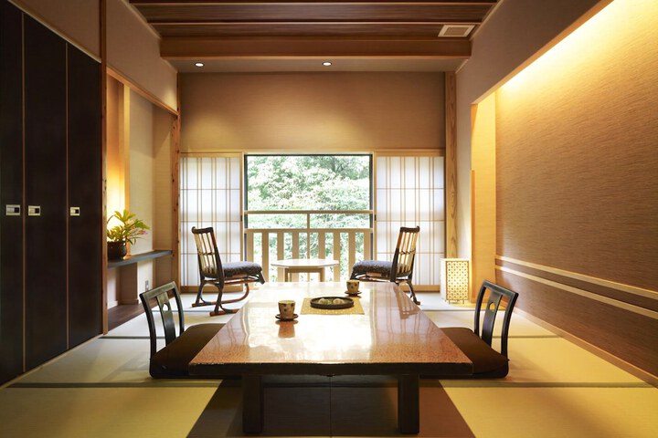 Room 8 of 30