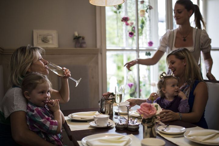 Dining 43 of 50