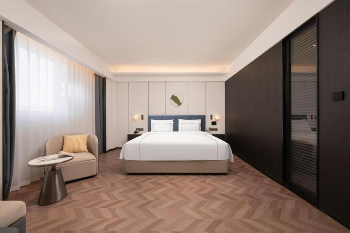 Room 11 of 25