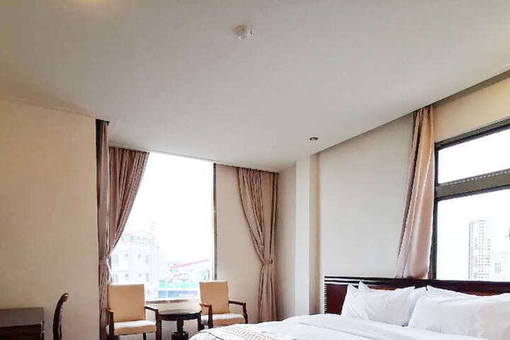Room 12 of 52