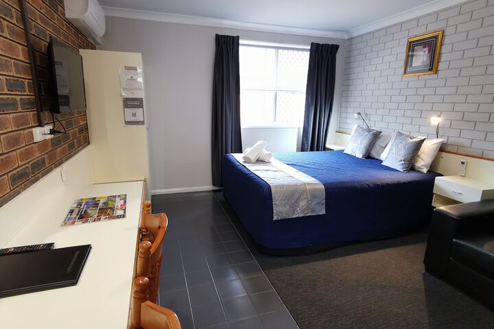 Room 4 of 79