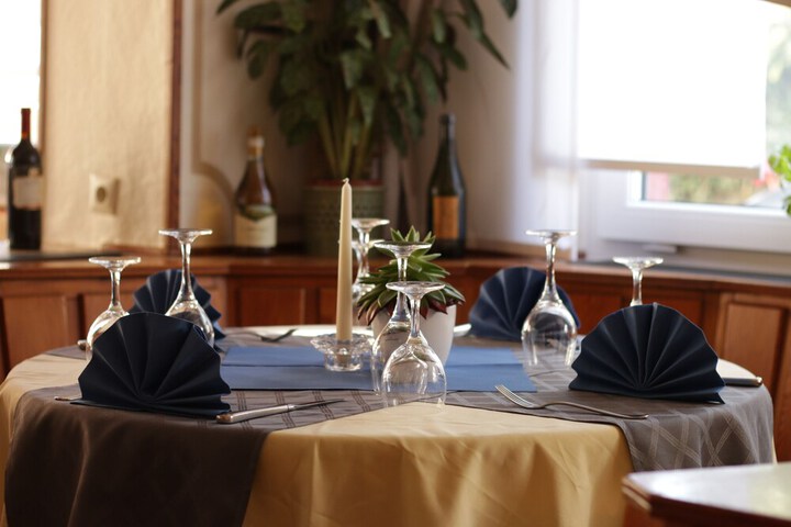 Dining 31 of 42