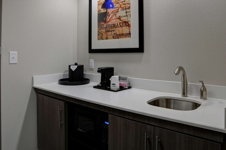 1 King Mobility Hearing Accessible with Tub (6 of 11)