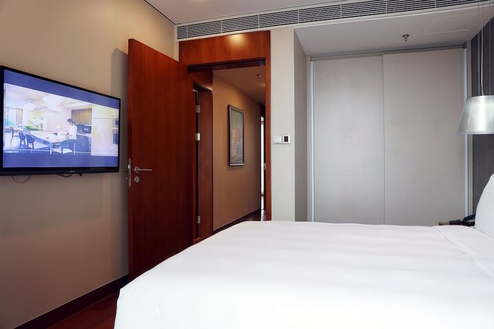 Room 27 of 68