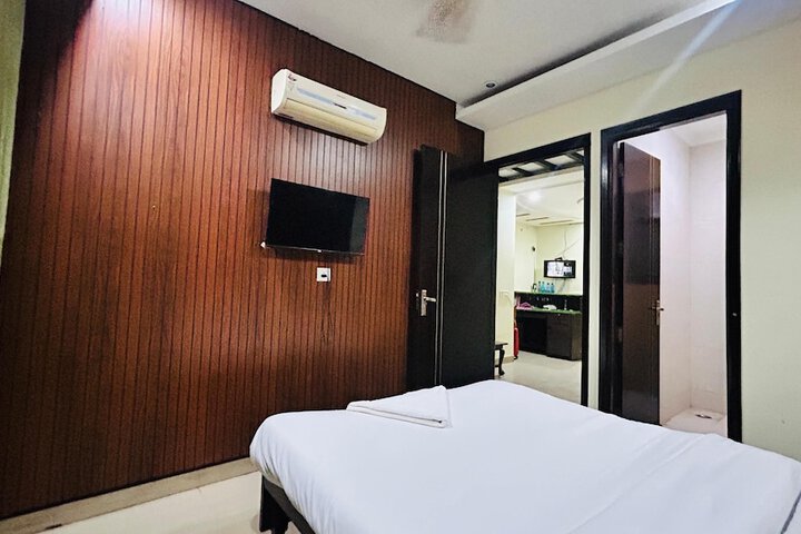 Room 11 of 24