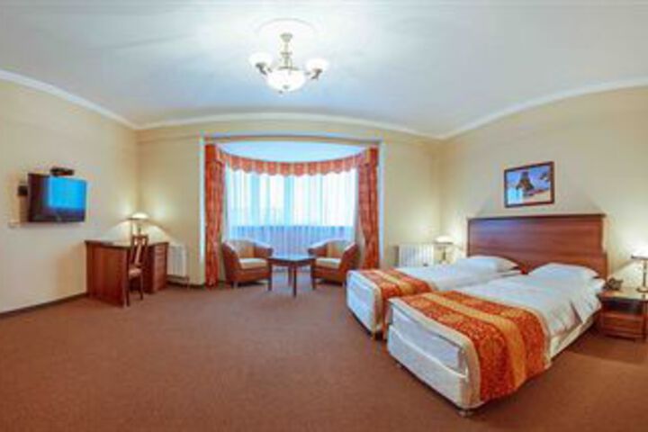 Room 4 of 27