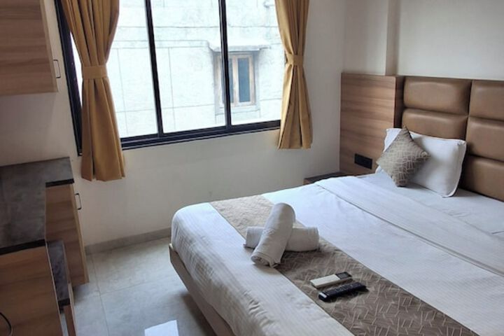 Room 14 of 33